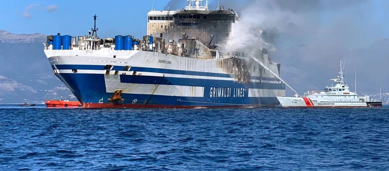 Σε εξέλιξη οι έρευνες στο Euroferry Olympia - Προσπαθούν να μπουν στο 3ο deck